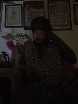 Kajal-Shemale69 在線直播表演