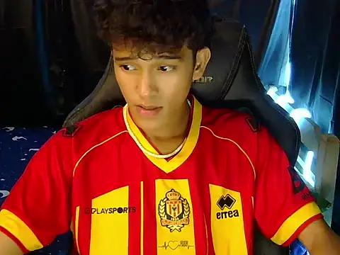 hugekenbigcock 在線直播表演