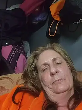 SultrySummer68 – Naživo XXX chat