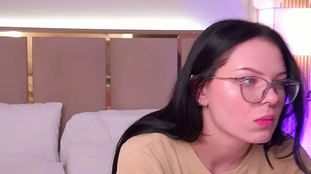 CindyMil: онлайн-секс-чат