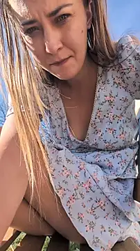 Risky_julia2330 Webcam show