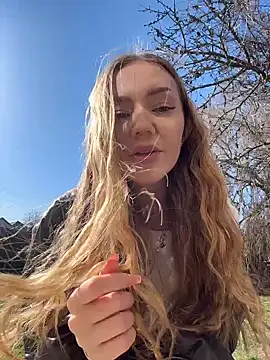 MilaMoone: απευθείας συνομιλία ΧΧΧ