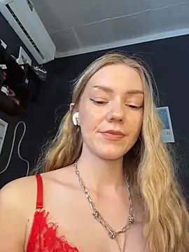 Chat +18 de MilaMoone ao vivo