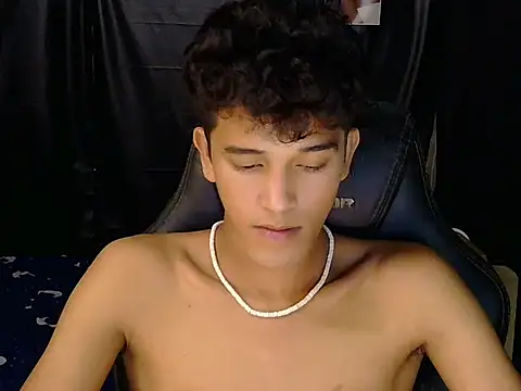 hugekenbigcock Adlı Modelin Canlı XXX Sohbeti