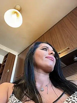 XXX chat uživo modela Hotmomcheckk_