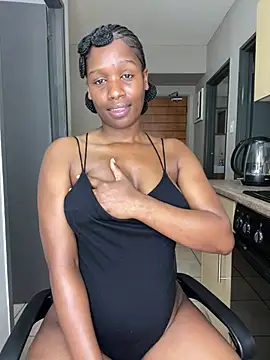 Kinkyy_ Adlı Modelin Canlı XXX Sohbeti