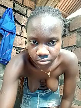 Black_juicy24: διαδικτυακό σόου στην κάμερα