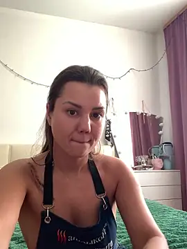 MiraMissのライブXXXチャット