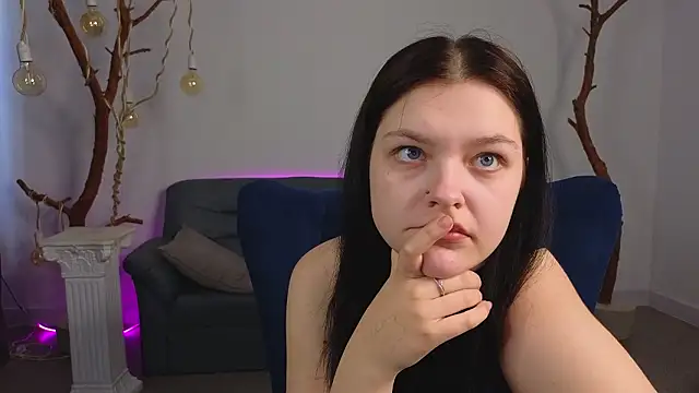 DeliaEffy Adlı Modelin Canlı XXX Sohbeti