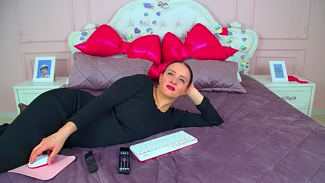 ElinaBellucci Chat XXX in diretta