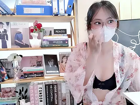 LeNaLyy Pertunjukan Webcam