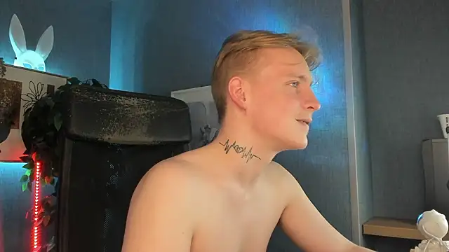 AlexxSweet: вебкам-шоу