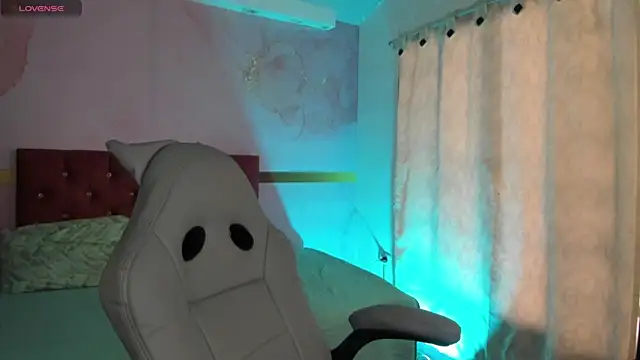 Вебкам-шоу AdharaSkinny_