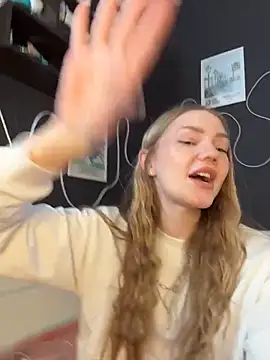 MilaMoone 现场XXX聊天