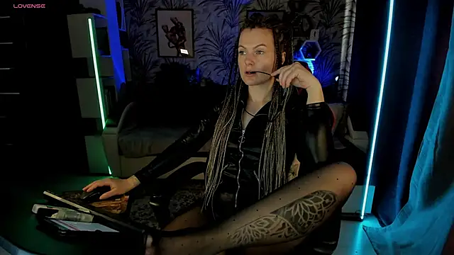 Živý XXX chat Devi_Evi