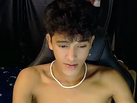 Show Webcam de hugekenbigcock