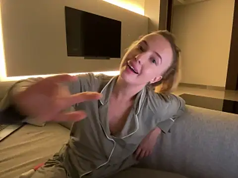 Nura_n_Sarah Webcam Show