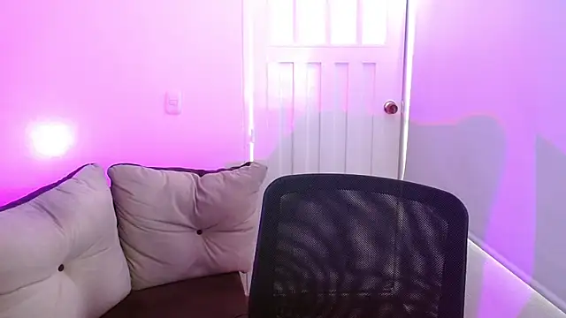 milfrousse Adlı Modelin Canlı XXX Sohbeti