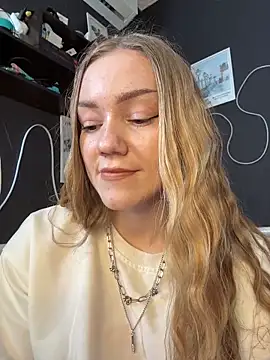 MilaMoonen Live XXX chat