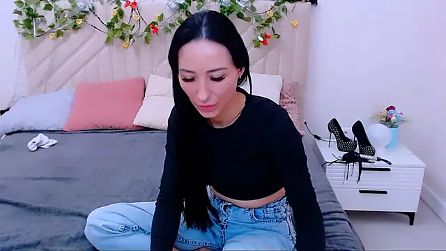 BURNING-BRUNETKA live XXX chat