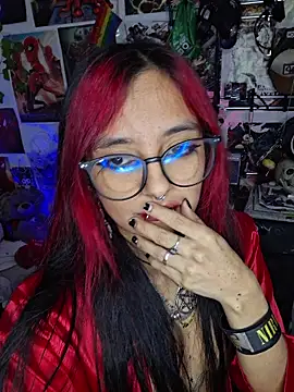 carolinerue: διαδικτυακό σόου στην κάμερα