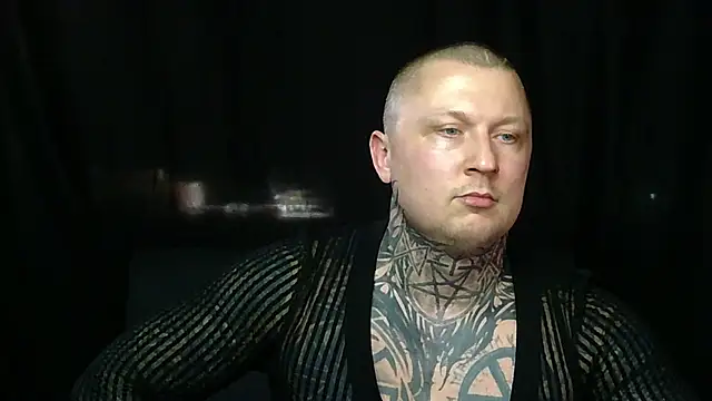 Pokazy przed kamerką – devilWithTats