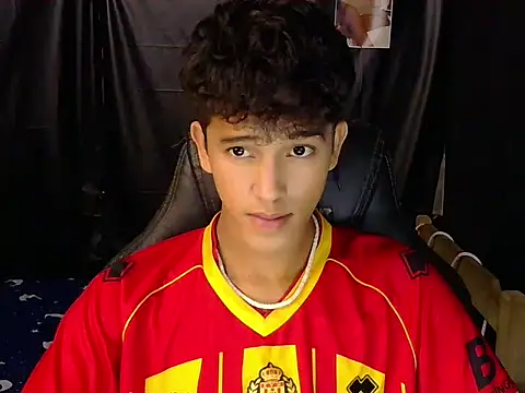 hugekenbigcockのライブXXXチャット