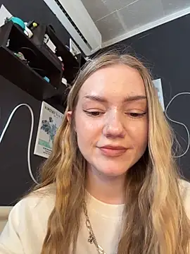 MilaMoone: онлайн-секс-чат