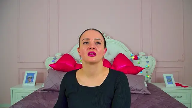 ElinaBellucci live XXX chat