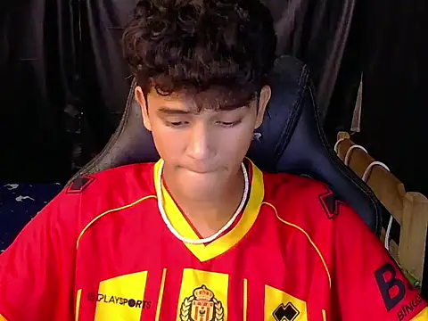 hugekenbigcock – Naživo XXX chat