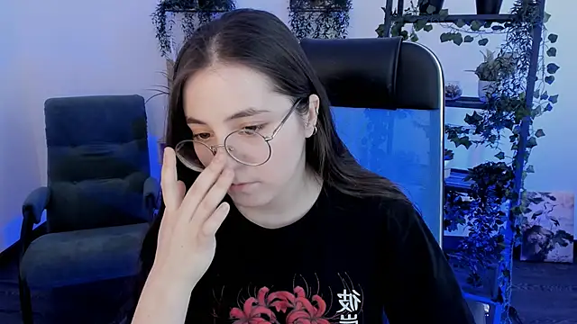 VirtuallVoyant's Live XXX Chat