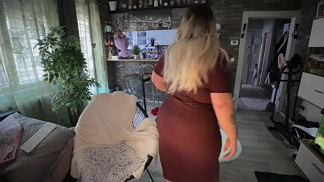 Monageil Adlı Modelin Canlı XXX Sohbeti