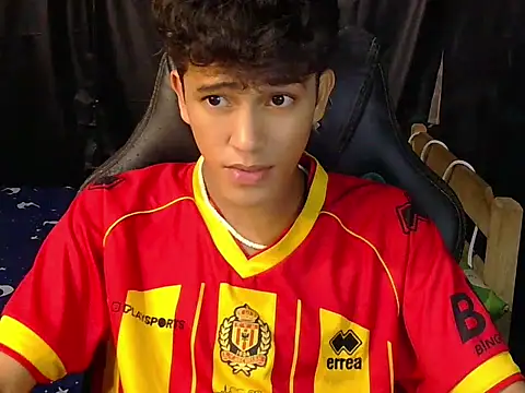 Chat +18 de hugekenbigcock ao vivo