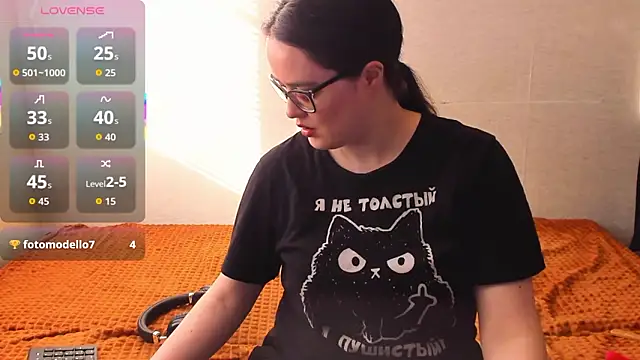 Tinasun4 即時 XXX 聊天