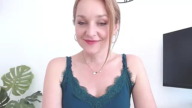 AliciaDesire 即時 XXX 聊天