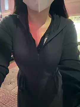 Meii-meyy: διαδικτυακό σόου στην κάμερα