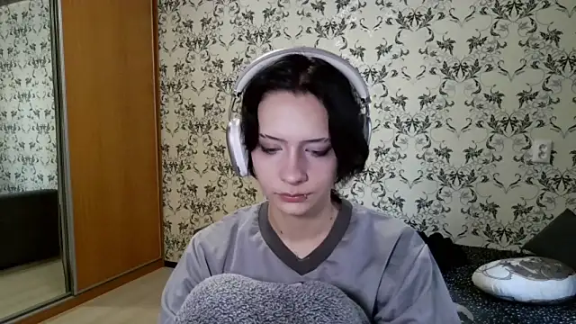 LxayBloom Adlı Modelin Canlı XXX Sohbeti