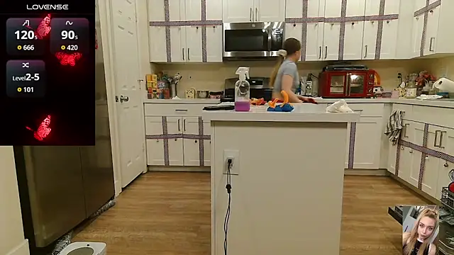 Blondiewithanass' Live XXX Chat