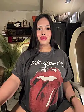 BigDominaMia: вебкам-шоу