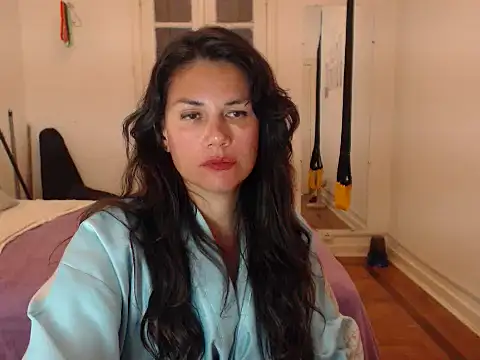 Polyglot_Goddess Chat XXX in diretta