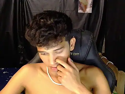 hugekenbigcock Live XXX Chat