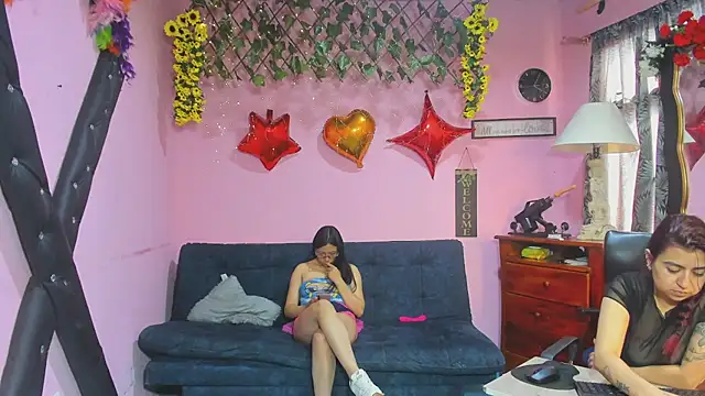 Pokazy przed kamerką – lesbiancuple