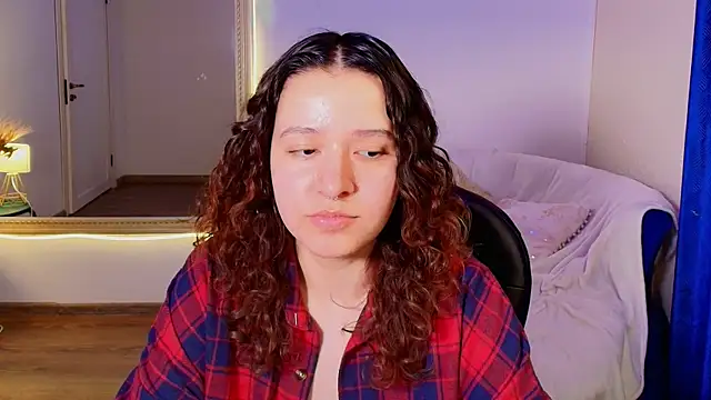 Show modela _M1ra_ na web-kameri