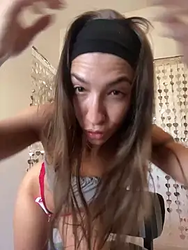 Yara-Lolii's Live XXX Chat