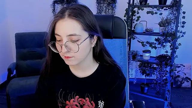 VirtuallVoyant live XXX chat