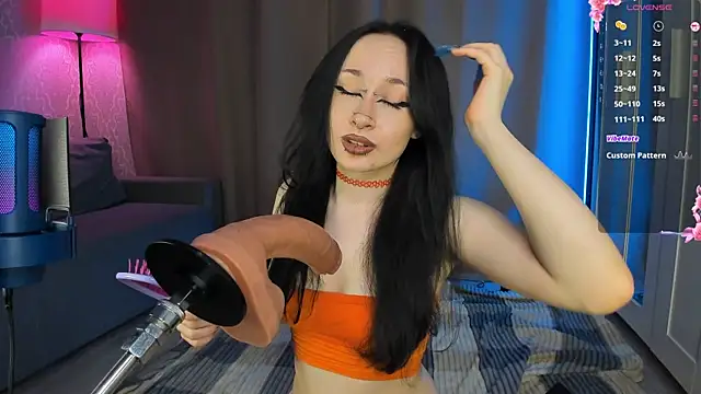 Juicy_Vikki Adlı Modelin Canlı XXX Sohbeti