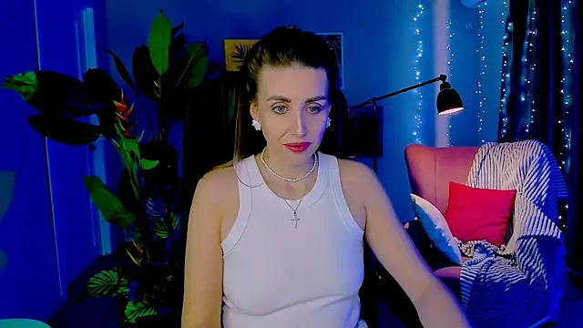 MonicaRiley Show in webcam