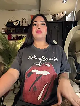 BigDominaMia Pertunjukan Webcam