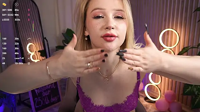 LauraWifeness' Live XXX Chat