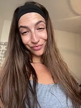 Yara-Lolii 现场XXX聊天